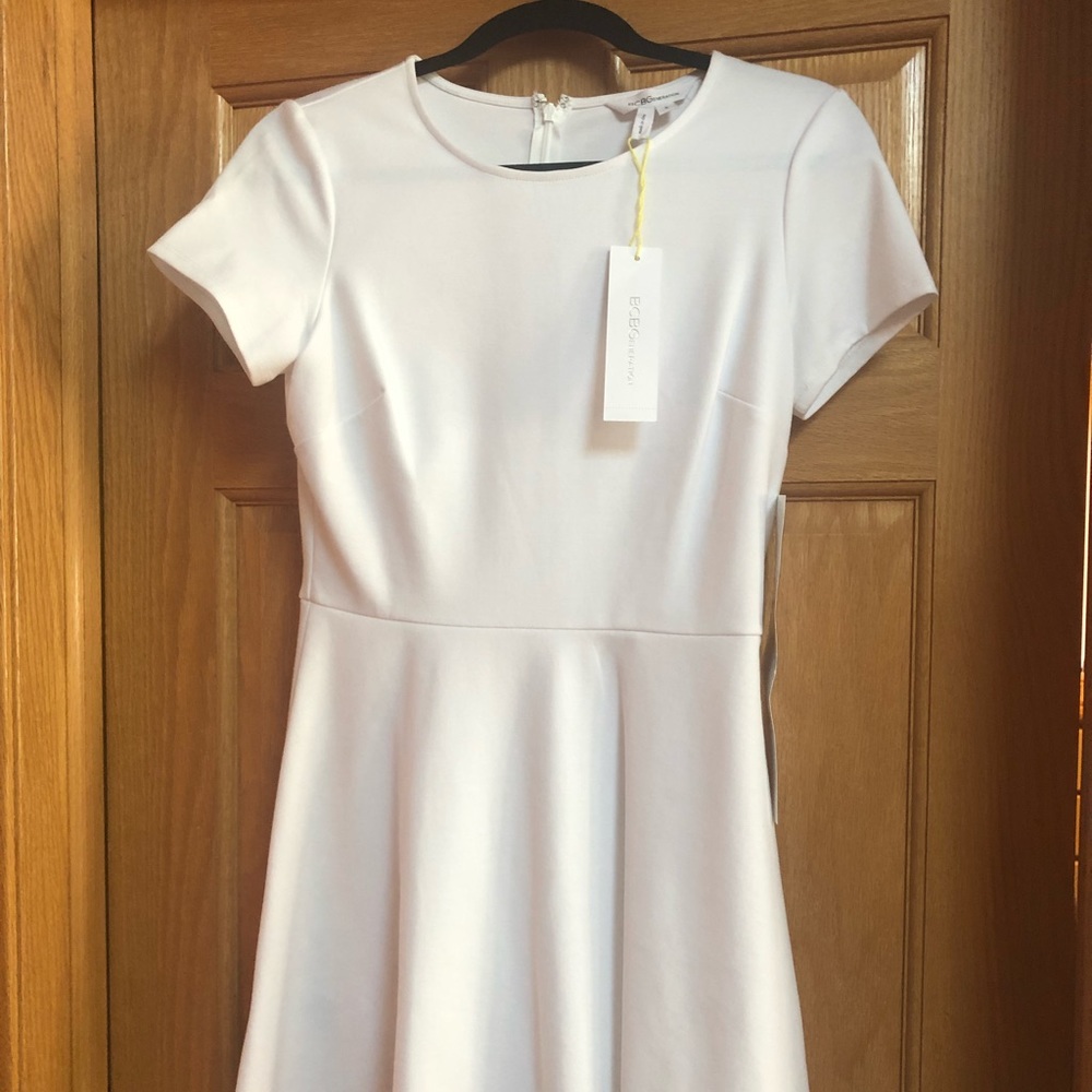 NEW BCBGeneration  White Short Sleeve Dress